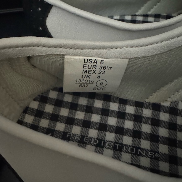 Classic Black and White Women's Oxfords Saddle shoes 6 - Picture 5 of 13